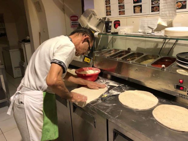VIDEO. Povestea lui Marco, bucătarul italian din Cluj care i-a gătit lui Emil Boc. ”Am pasiunea de a face mâncare pentru oameni”