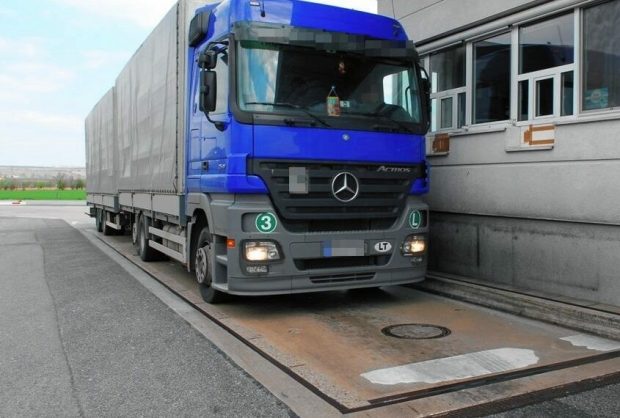 Polițiștii din Austria folosesc un cântar de camioane scos din uz și necalibrat, ca să amendeze șoferii de TIR