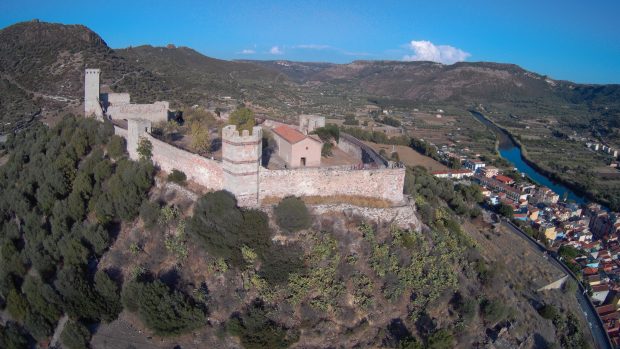 Un castel, un palat și un sat din Italia, la vânzare pentru 2 milioane de euro
