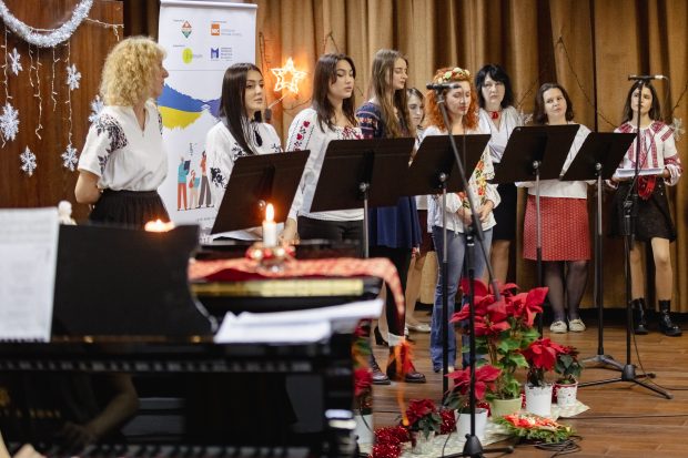 VIDEO. Românii şi ucrainenii şi-au unit vocile într-un concert de colinde din ambele ţări:  „Îngerii au sosit, ca o pasăre din cer”