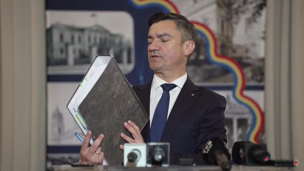 Pledoarie de o oră a lui Mihai Chirica în fața jurnaliștilor, după ce s-a trezit ridicat de DIICOT într-un nou dosar: „Bin Laden a fost anihilat de 42 de pușcaș marini, la Iași au fost ieri 46”