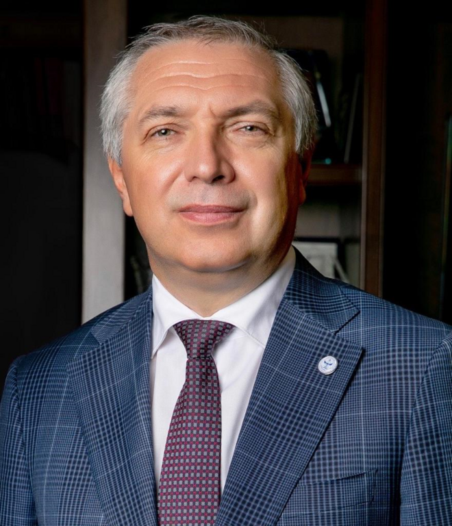 Cel mai bine plătiți rectori și decani din UMF-uri care sunt și medici polivalenți. Cine este cel care primește 10 salarii din 10 funcții