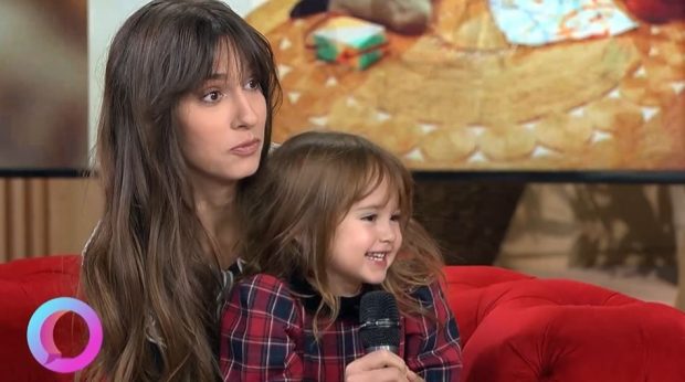 Dana Rogoz și fetița ei, împreună la TV, în direct. Reacția micuței Lia i-a amuzat chiar și pe prezentatorii de la „Vorbește lumea”