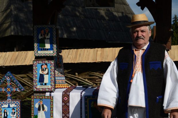 Sculptorul Dumitru Pop Tincu, autorul epitafurilor de pe crucile din Cimitirul Vesel de la Săpânța, a murit