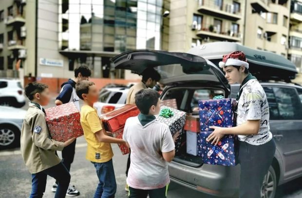 Ghete, șosete, cadouri și zâmbete pentru 650 de copii. „Magazinul faptelor bune” din Capitală în slujba lui Moș Crăciun