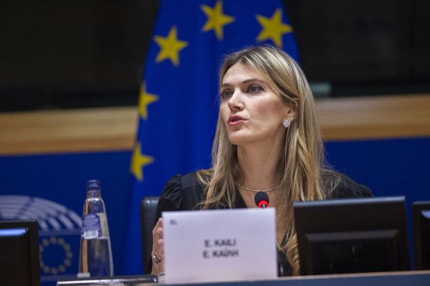 Eva Kaili rămâne în arest. Audierea europarlamentarului elen acuzat de corupție a fost amânată