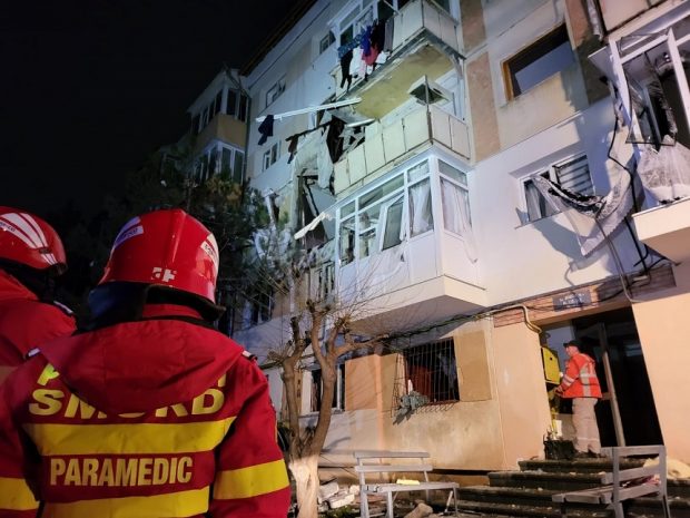 Explozie puternică într-un bloc din Suceava. Locatarii au fost evacuați, trei persoane sunt rănite