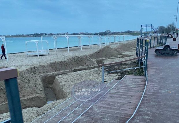 Ucrainenii, ironici după ce au apărut imagini cu tranșeele săpate de soldații ruși pe o plajă din Crimeea: „Ziua Z va veni”
