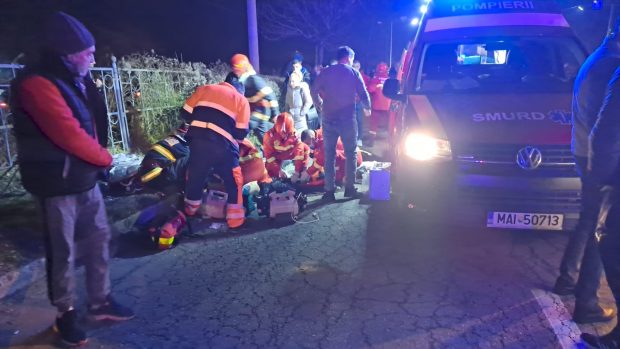 Șase copii loviți pe trecerea de pietoni la Petroșani. Unul dintre ei este în stare gravă