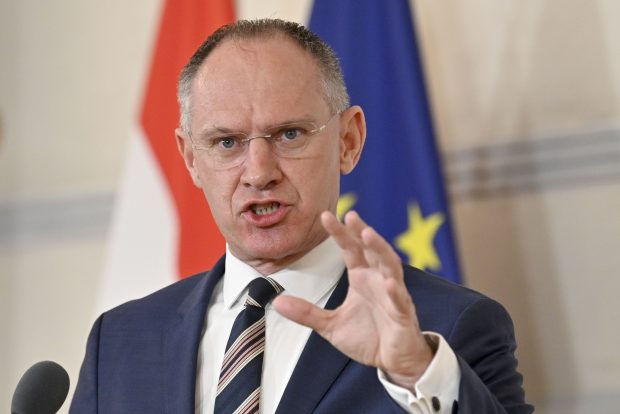 Surse: Ministrul austriac de Interne vine în România. Gerhard Karner, unul dintre artizanii blocării României în Schengen
