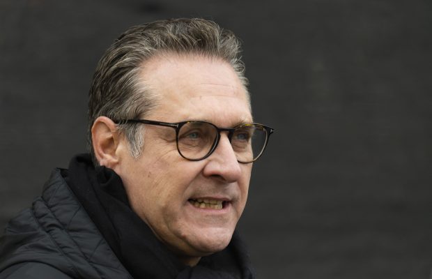 Fost vicepremier al Austriei la mitingul de ieri în favoarea Rusiei, de la Viena: ”Oamenii au fost înșelați că Rusia va fi îngenuncheată prin sancțiuni economice”