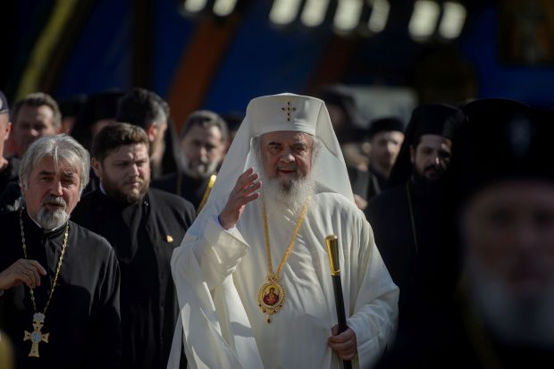 Părintele Mirel Ilie, despre reproșul că BOR este rigidă: ”În Biserica Ortodoxă nu vine nimeni la uşă ta, să bată: „da’ n-aţi venit duminică la biserică”. Nu este indiferenţă, ci libertatea de a alege a fiecăruia dintre noi”