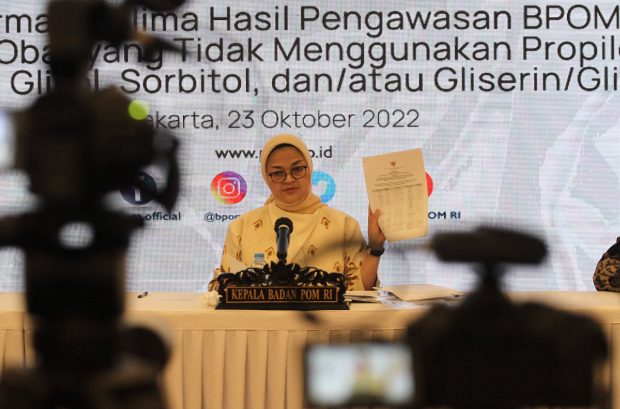 Mai multe familii din Indonezia dau guvernul în judecată, după ce rudele lor au murit din cauza unui sirop de tuse