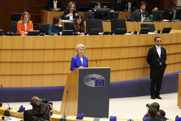 USR anunță că va sesiza Comisia Europeană dacă „Guvernul PSD-PNL nu rectifică ordonanța ce conține taxa pe soare”