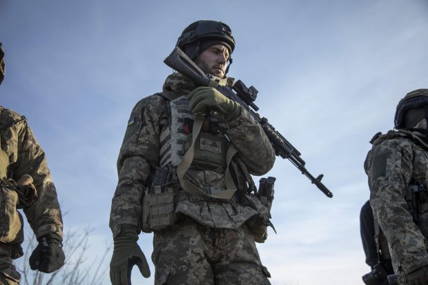 Washingtonul îşi va extinde programul de instruire a militarilor ucraineni