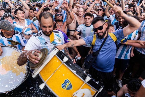 Imagini live din Buenos Aires după ce Argentina a câștigat Cupa Mondială din Qatar. Sute de mii de oameni în stradă