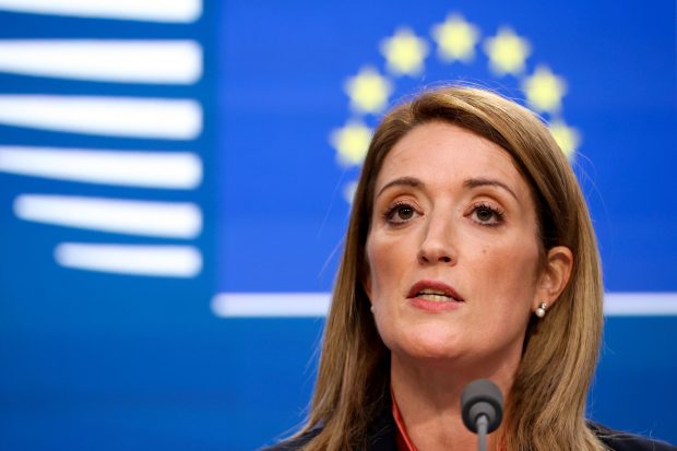„Este normal ca europarlamentarii să meargă pe banii companiilor sau guvernelor în deplasări?”. Ce a răspuns șefa Parlamentului European, Roberta Metsola, întrebată de Libertatea