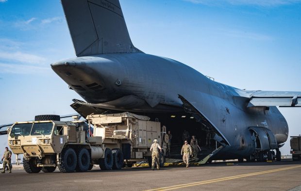 Americanii au modificat în secret sistemele de rachete HIMARS trimise ca ajutor ucrainenilor, ca aceștia să nu poată bombarda cu ele Rusia