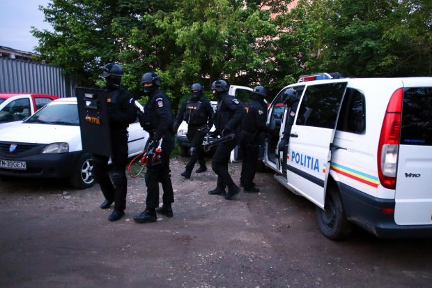 Cazuri pe care statul român le uită când e vorba de Schengen: cum a bătut DIICOT palma cu o rețea care trafica migranți în Austria. 24 de traficanți, nicio zi de închisoare 