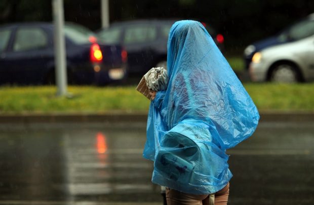 Meteorologii au emis două noi Coduri Roșii de ploi torențiale, vijelii și grindină, pentru județele Timiș și Alba