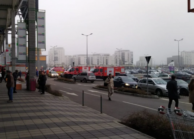 Incendiu la un mall din Brașov. Circa 80 de oameni s-au autoevacuat