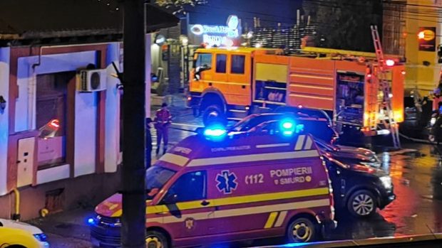 Incendiu la restaurantul Vienna Cafe din centrul Ploieștiului. Focul a izbucnit în bucătărie