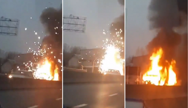 O autoutilitară a ars ca o torță pe DN 1B, la Bucov. Traficul spre Ploiești a fost blocat