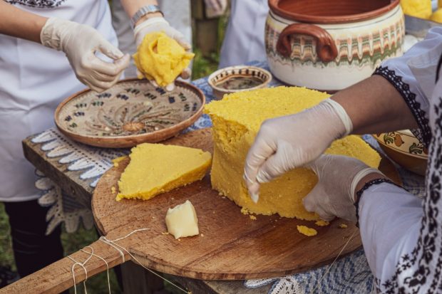 Istoria gastronomică a României. Rețete pierdute pe vecie. Chef Paul Siserman (Cluj): Singurul produs autentic românesc e coliva