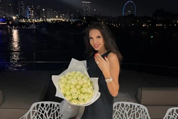 Cristina Spătar a fost cerută în căsătorie în Dubai: „Am spus da”. Primele imagini cu logodnicul și cu inelul primit