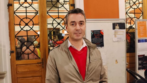 Un clujean a licitat 9.000 de lei pentru o discuție de 15 minute cu Emil Boc. Unde vor merge banii