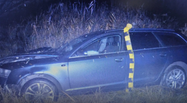 Șofer beat și fără permis, cu poliția pe urmele lui, s-a izbit de un copac, în Dolj. Urmărirea dura de patru kilometri