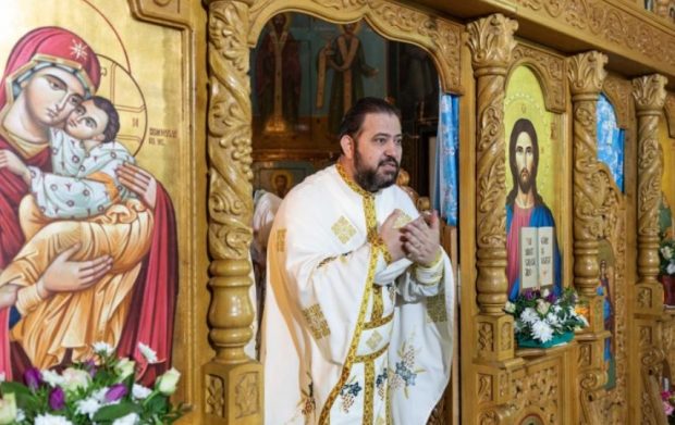 Ce l-a mișcat, de Crăciun, pe un preot în fața unei fetițe: „Mi-a spus că eu îl cunosc mai bine pe Dumnezeu și să vorbesc eu. Plângeam şi nu puteam să conduc, din pricina lacrimilor”