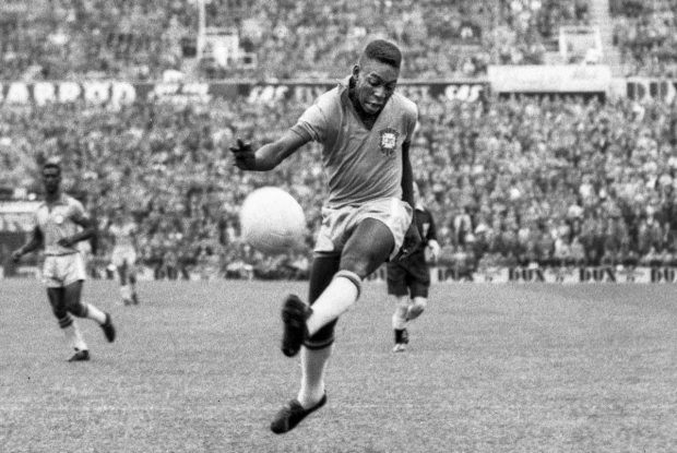 Cum a fost descoperit Pele. Articol apărut în ziarul Sportul Popular în 1958, după ce brazilianul a cucerit prima Cupă Mondială