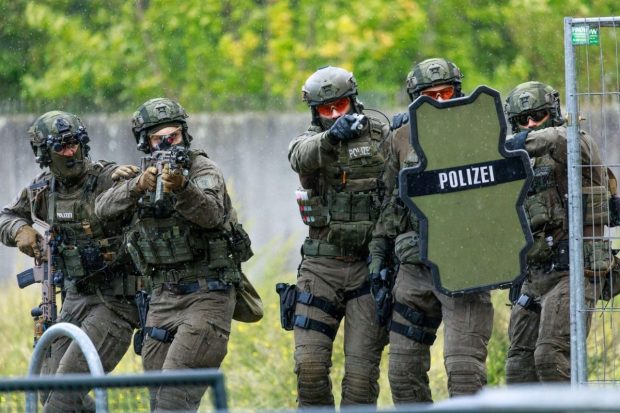 Germania anunță că a dejucat o lovitură de stat, plănuită de extremiști, inclusiv foști militari. 25 de oameni au fost arestați