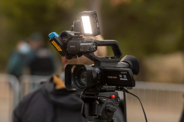 Ucraina a retras acreditarea unei ziariste daneze, pe care o acuză de propagandă pro-rusă. SBU i-a propus să scrie „povești bune” despre Kiev