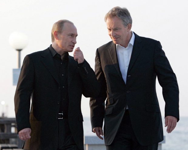 Tony Blair voia să-l aducă pe Putin la „masa principală” internațională, arată documente oficiale