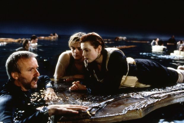 Regizorul filmului „Titanic” a comandat un studiu științific care să arate dacă Jake avea loc lângă Rose pe ușa plutitoare