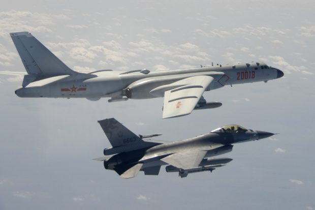 China a trimis 18 bombardiere nucleare în zona de apărare aeriană a Taiwanului, acuză Taipeiul
