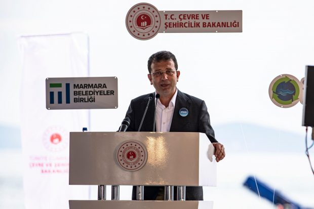 Primarul Istanbulului, rival al preşedintelui Erdogan, condamnat la peste doi ani de închisoare pentru insultarea unor oficiali