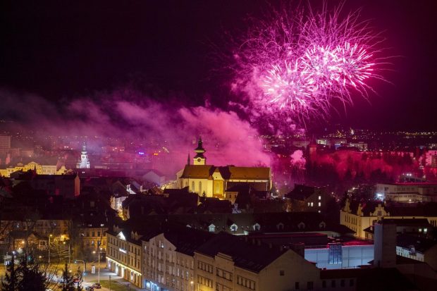 Oamenii de știință din Cehia cer interzicerea focurilor de artificii din cauza „otrăvurilor” şi a „substanţelor cancerigene” pe care le emană