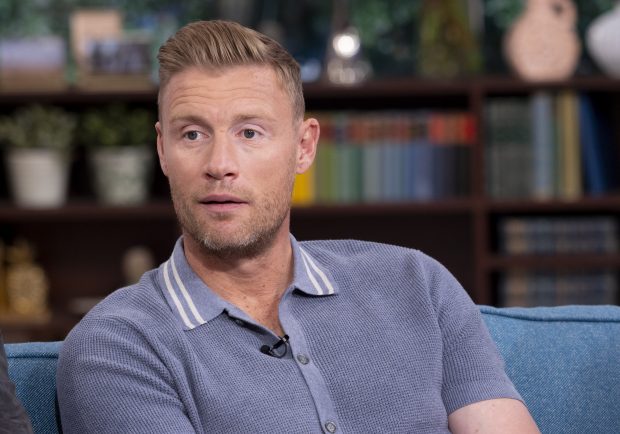 Freddie Flintoff, unul dintre prezentatorii Top Gear, dus cu elicopterul la spital, în urma unui accident în timpul filmărilor