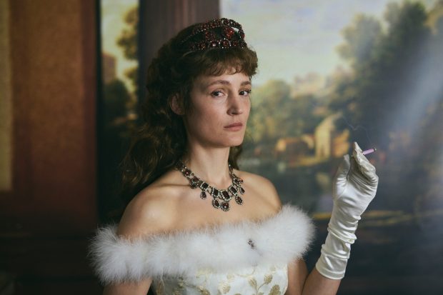 „Cei care spun că ne iubesc, iubesc la noi ce vor ei să vadă”. Melancolia împărătesei Sisi, într-un film de văzut în cinematografe