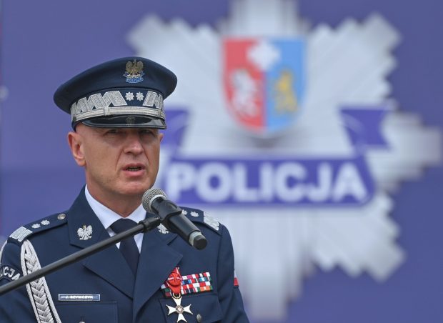 Şeful poliţiei din Polonia, rănit după ce un cadou provenit dintr-o vizită în Ucraina a explodat. De la cine primise pachetul