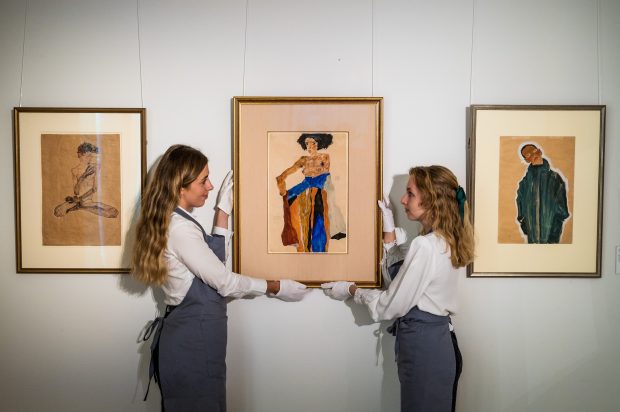 Moștenitorii unui artist austriac, ucis în timpul Holocaustului, cer Austriei returnarea a 10 tablouri ale pictorului Egon Schiele