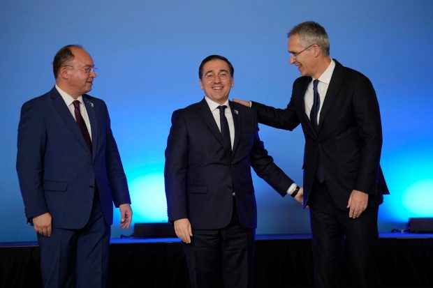 Şeful diplomaţiei spaniole, Jose Manuel Albares, pozitiv la COVID-19 după reuniunea NATO de la București