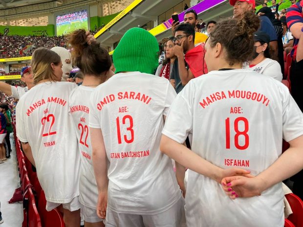 Membrele trupei Pussy Riot au fost reținute la finala Cupei Mondiale de fotbal, cu câteva secunde înainte de a pătrunde pe teren