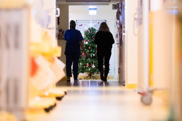 Virusurile respiratorii s-ar putea răspândi în urma Sărbătorilor, avertizează experți în sănătate publică