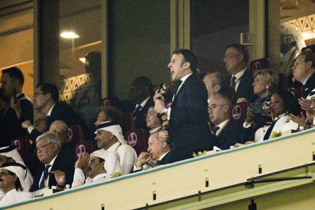 Emoțiile lui Macron. Președintele francez a trăit intens fiecare minut al finalei și l-a consolat pe Kylian Mbappe după meci
