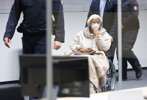 Fostă secretară a unui lagăr de concentrare nazist, găsită vinovată pentru complicitate la 10.500 de crime