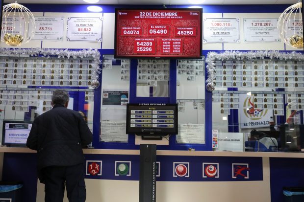 Un român a câștigat la Loteria de Crăciun din Spania. Vasile a suferit în urmă cu două luni un infarct